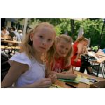 K640_2011-05-07_14-38_Emma+Annika_Kugel-Picknick-am-See_Schafe (1)b.JPG